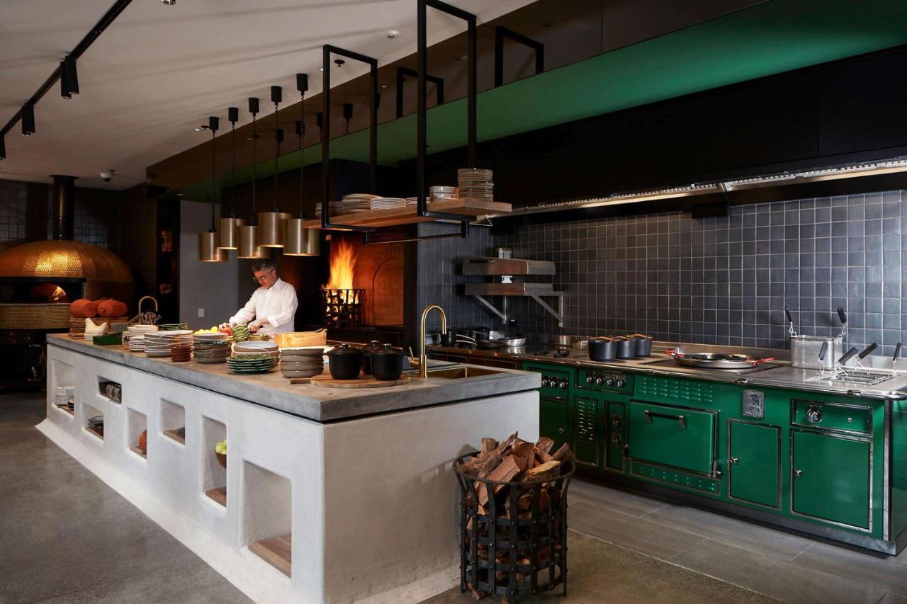 Qt Auckland Hotel Luaran gambar The kitchen at the restaurant