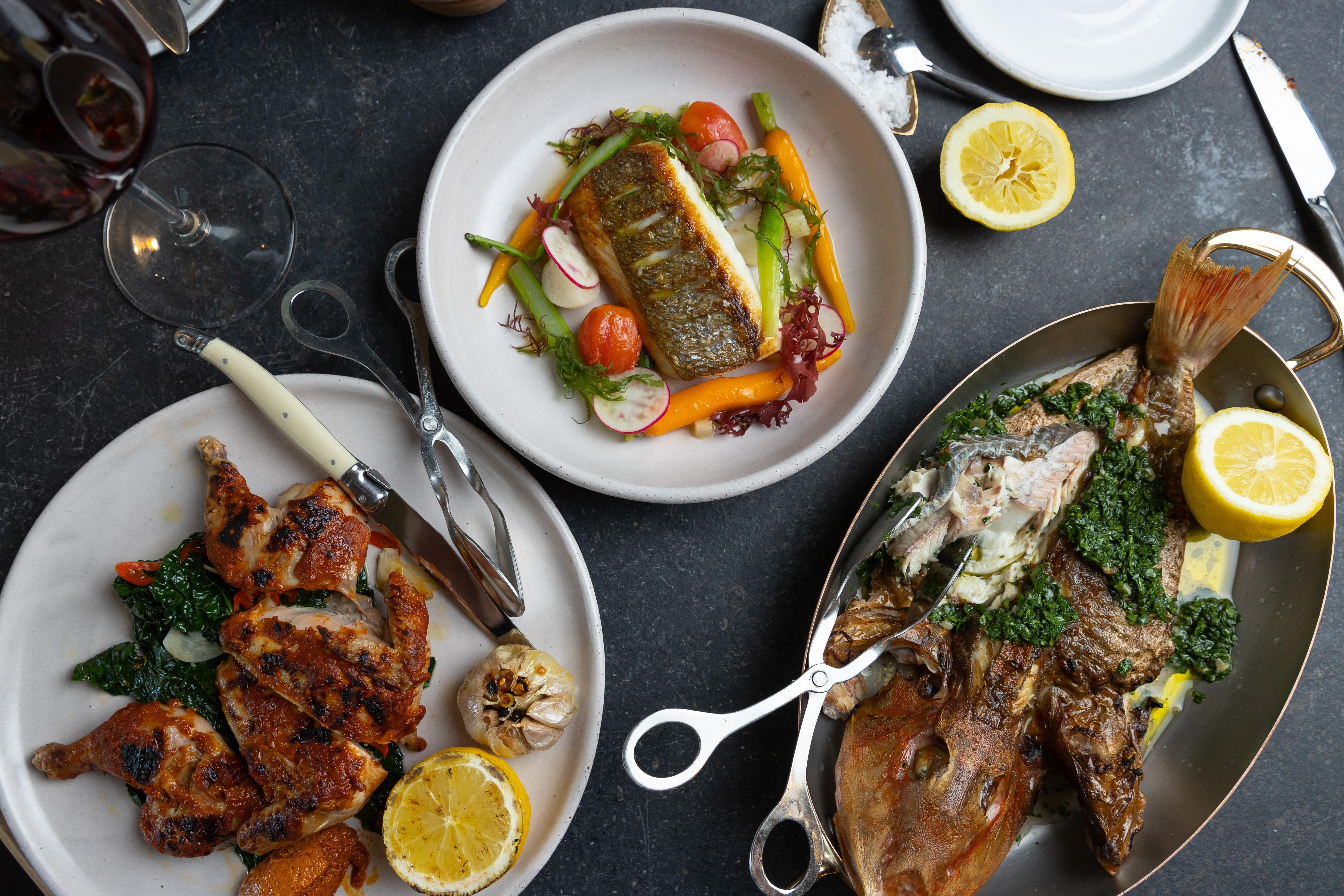 Qt Auckland Hotel Luaran gambar A selection of dishes at the restaurant