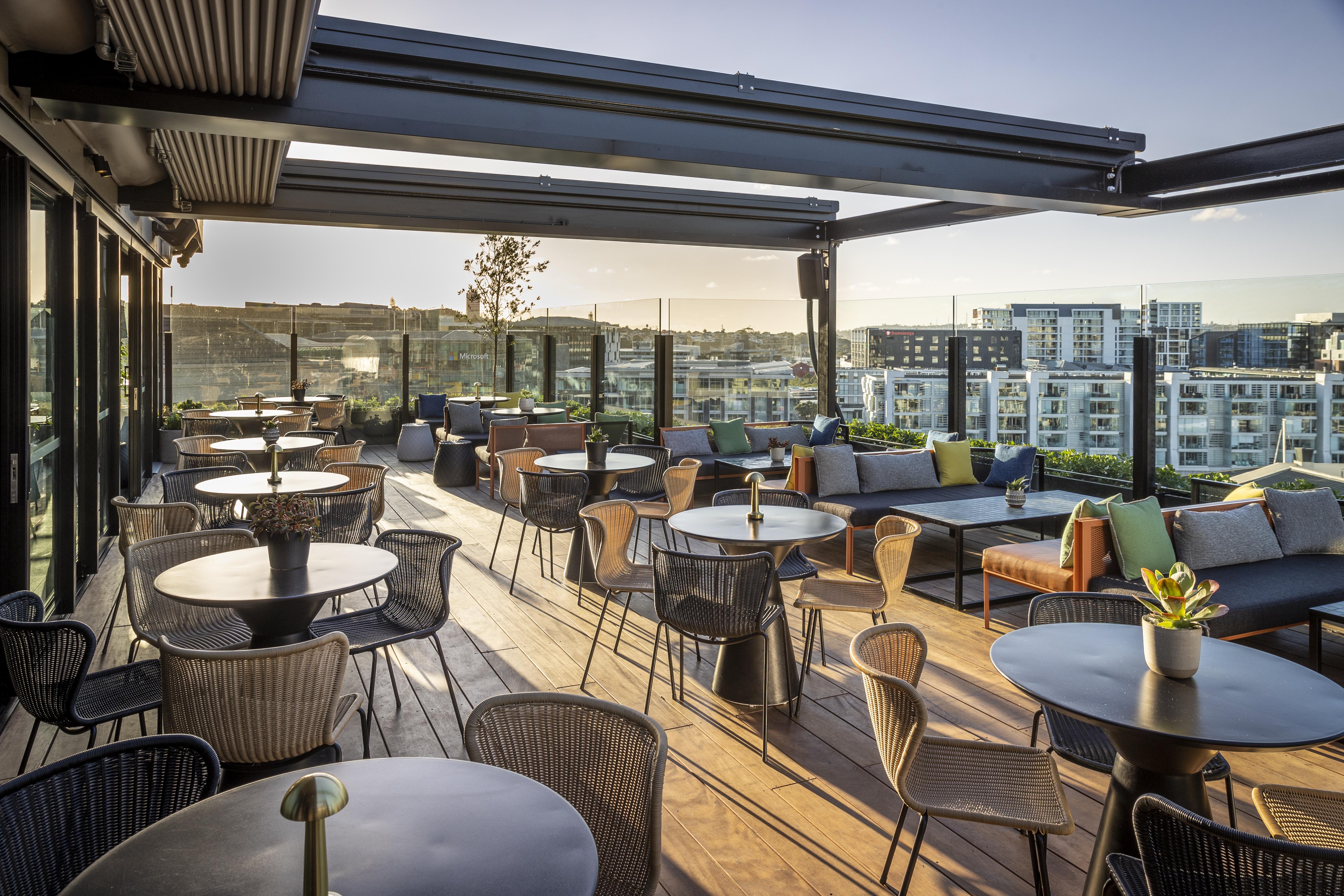 Qt Auckland Hotel Luaran gambar The rooftop bar at the hotel